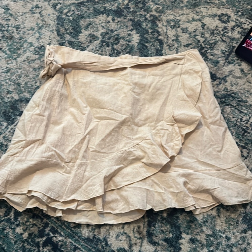Woman’s Tan skirt size XL